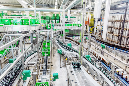 Abb. 1: „Übersee“ bedeutet das Umpacken vom Standardgebinde in die Versandverpackung. Bei Weihenstephan sind das Kartons mit Einzelflaschen oder Baskets.